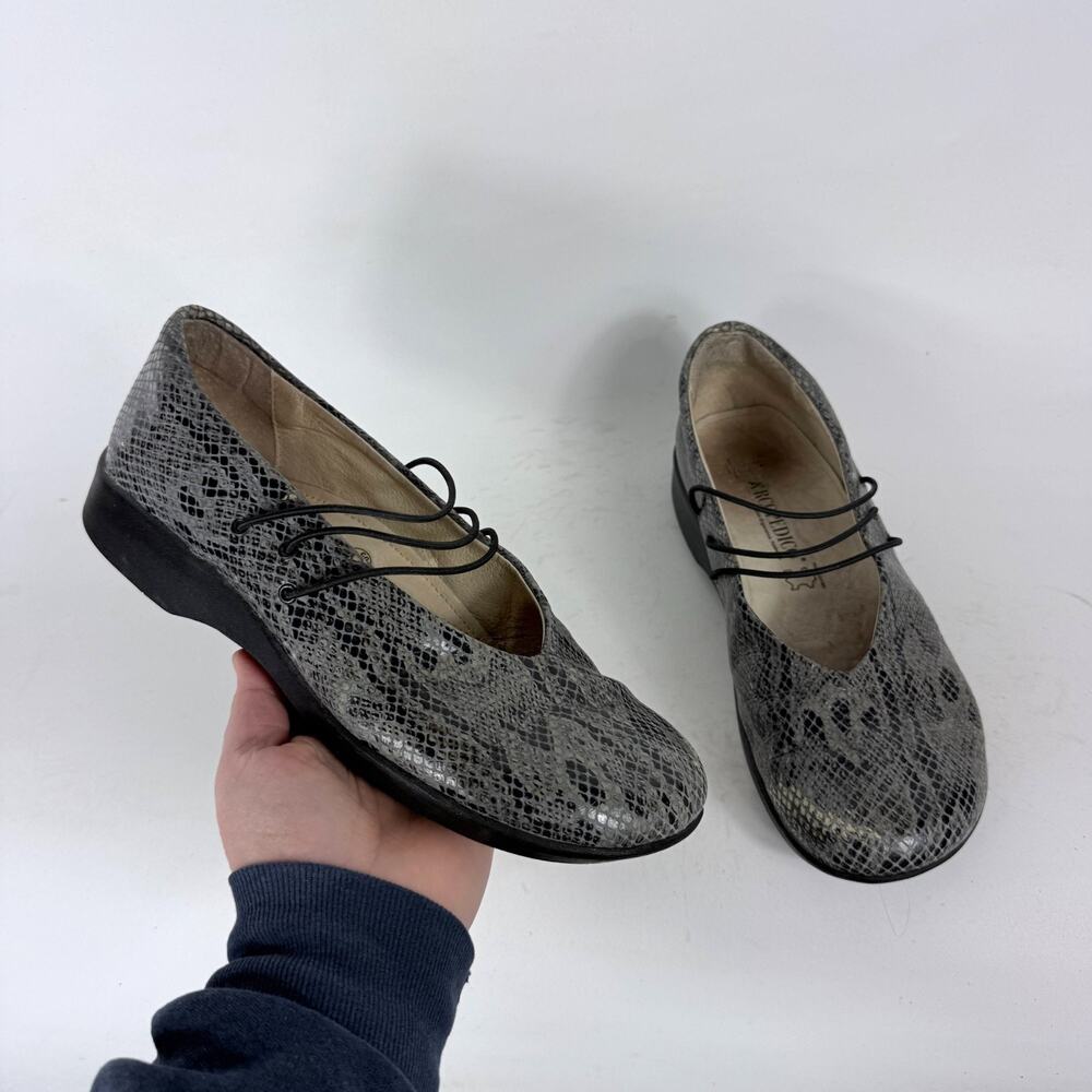 Arcopedico Ballet Flats Women's 8 Gray Snakeskin Leather Slip-On Wedge Classic